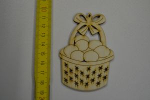 Dřevěná ozdoba - velikonoční koš s vejci VE23