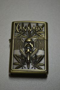 BENZÍNOVÝ ZAPALOVAČ Č.12 - cannabis