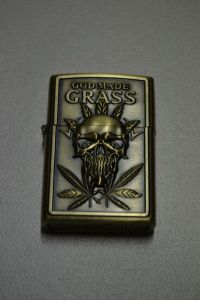 BENZÍNOVÝ ZAPALOVAČ Č.13 - cannabis god made grass