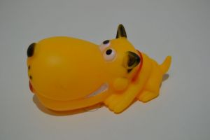 Hračka pro psy - vinilový pes Spike 15 cm | žlutá, růžová, fialová