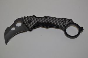 Zavírací nůž - karambit carbon steel