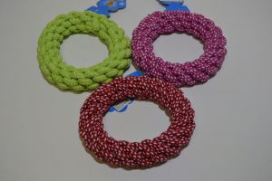 Hračka pro psy - kruh -  splétaný provaz, přetahovadlo VVA226 | červená, zelená, růžová