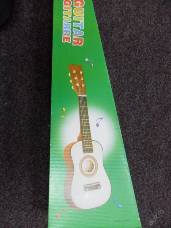 Dřevěná dětská kytara PRC